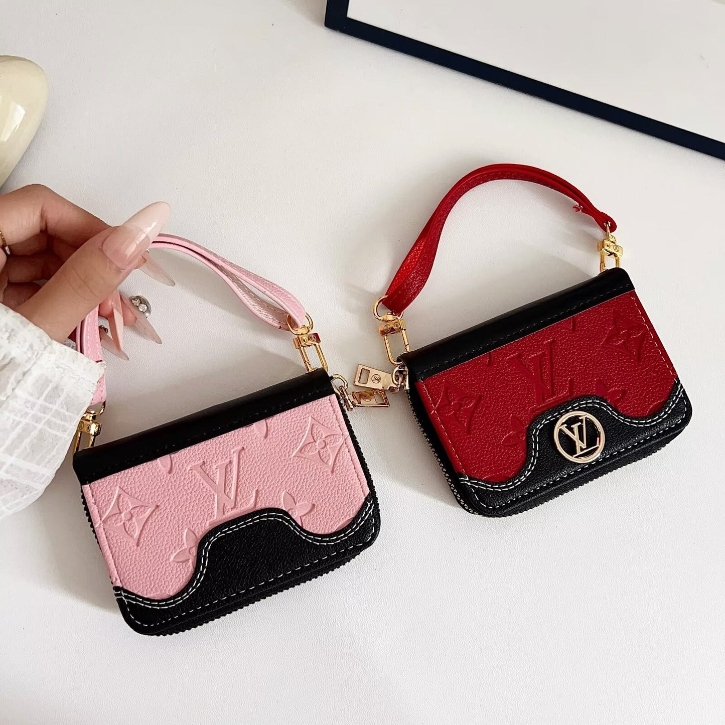 Valtone Embossed Accordion Card Bag