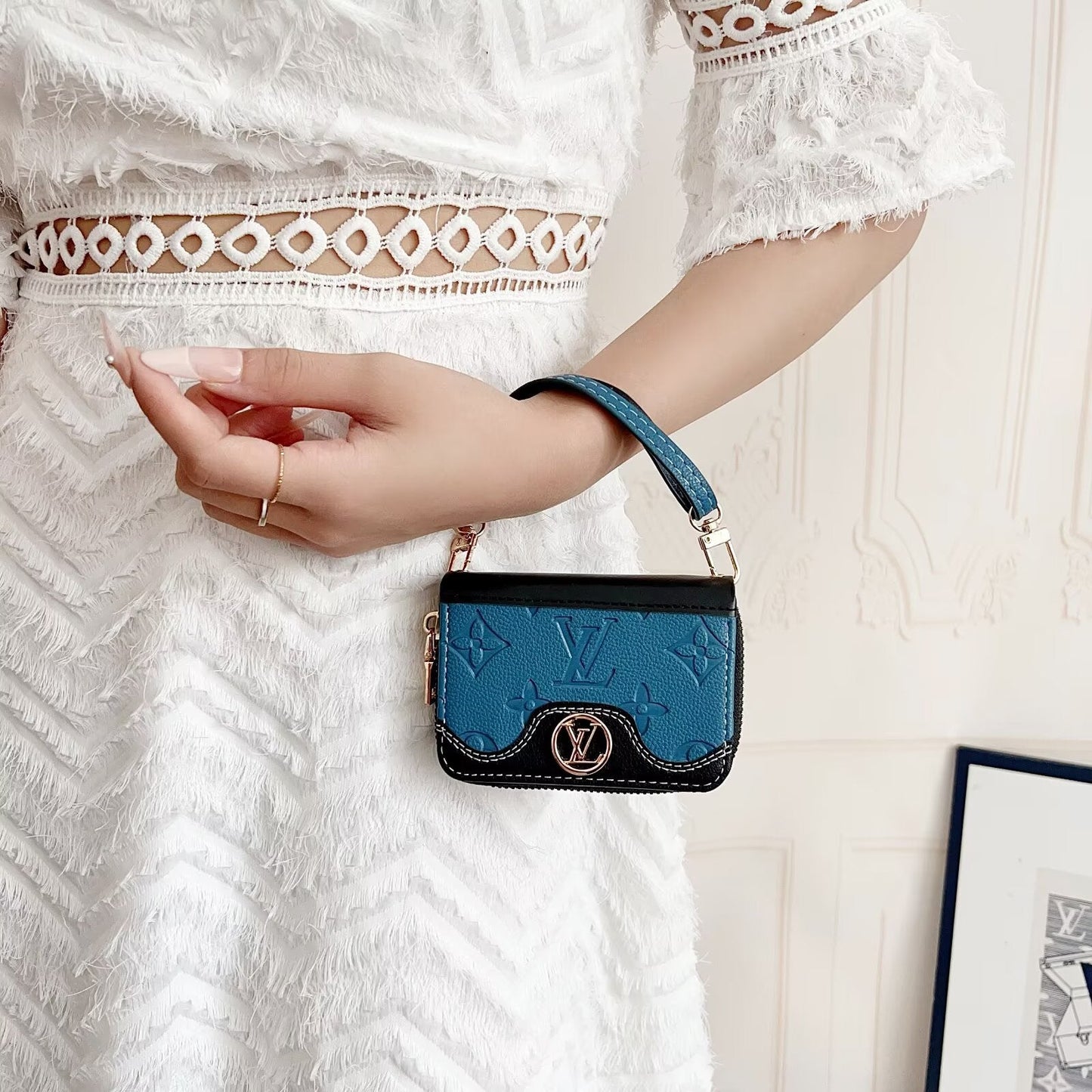 Valtone Embossed Accordion Card Bag